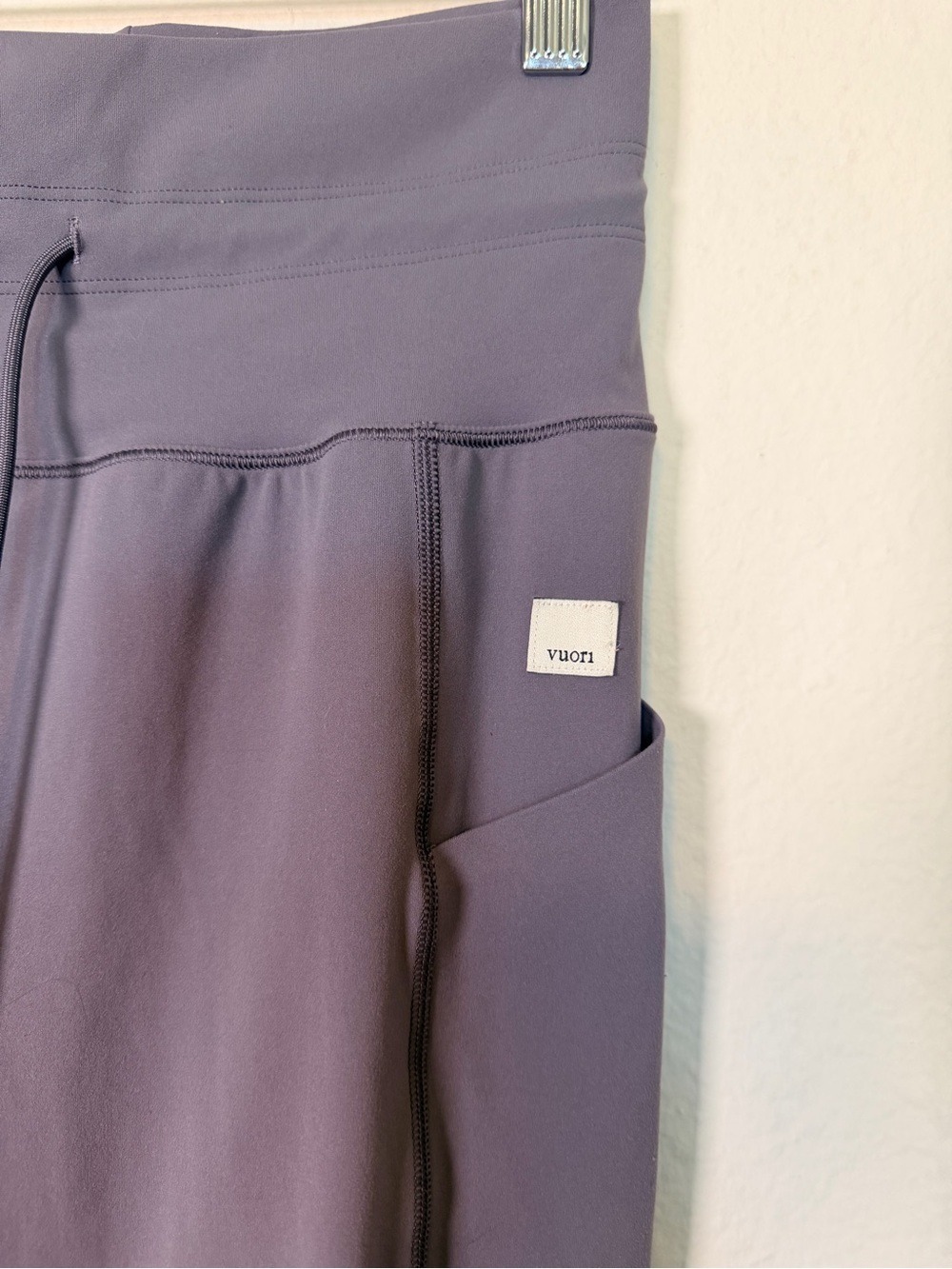 Vuori Daily Pocket Leggings Small Charcoal Gray High Rise Drawstring VW490 - Picture 4 of 9